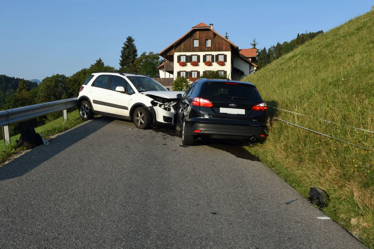Entlebuch - Rengg LU - Frontalkollision mit zwei Personenwagen