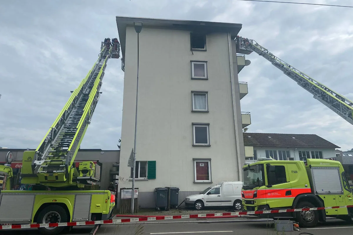 Stadt Zürich – Brand in Mehrfamilienhaus erfordert Grossaufgebot