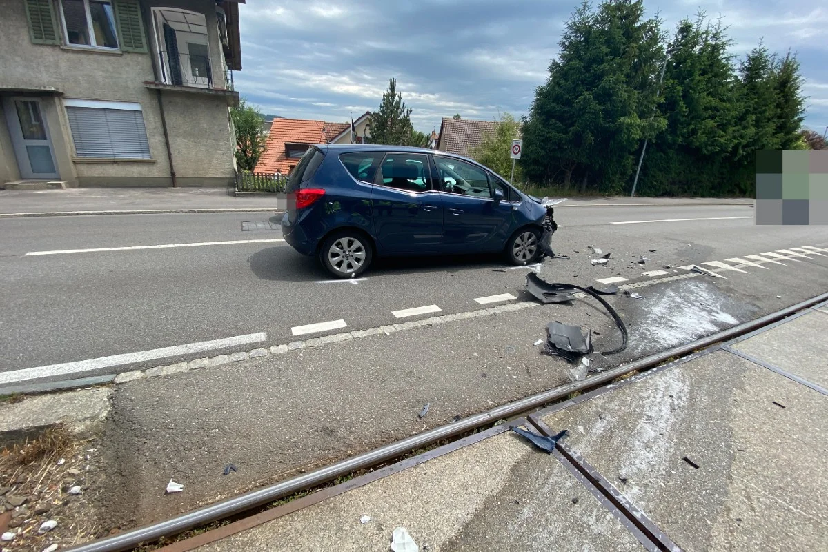 Frontalkollision in Seon AG - 70-Jährige schläft während der Fahrt am Lenkrad ein!