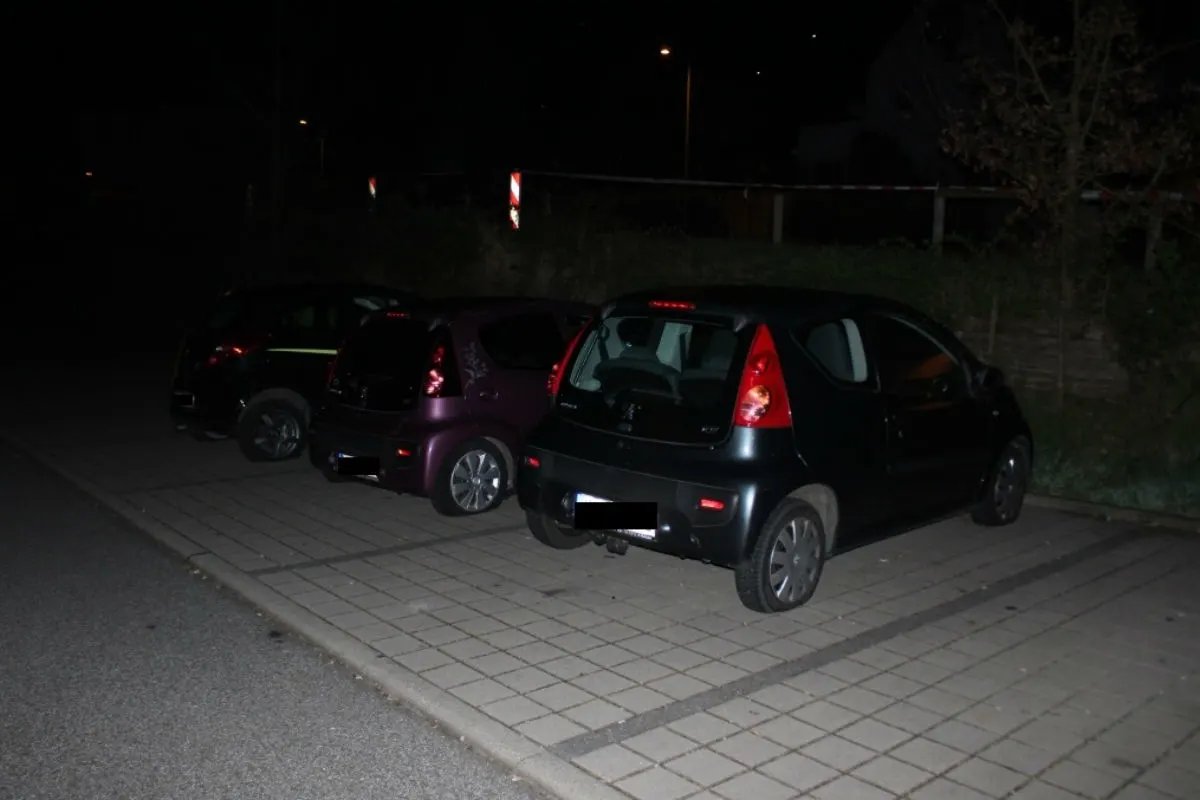 Sachbeschädigung an mehreren Fahrzeugen