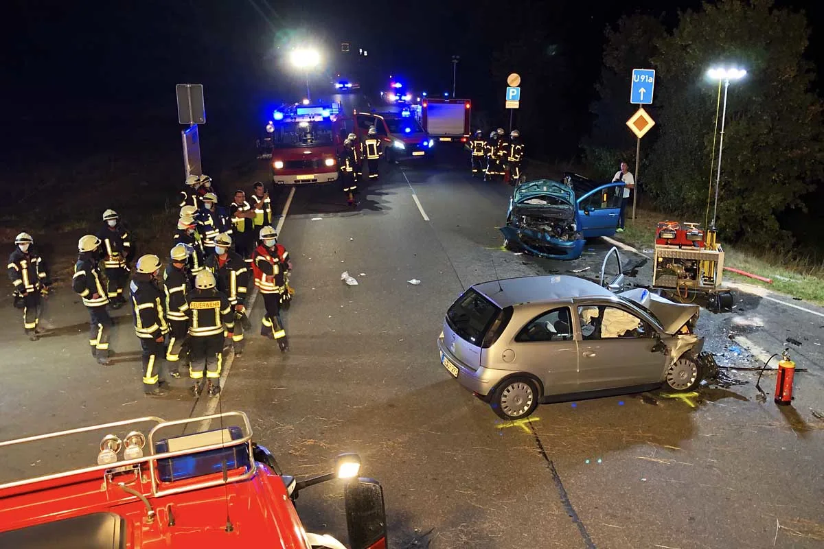 Wörrstadt -  Schwerer Verkehrsunfall mit mehreren eingeklemmten Personen