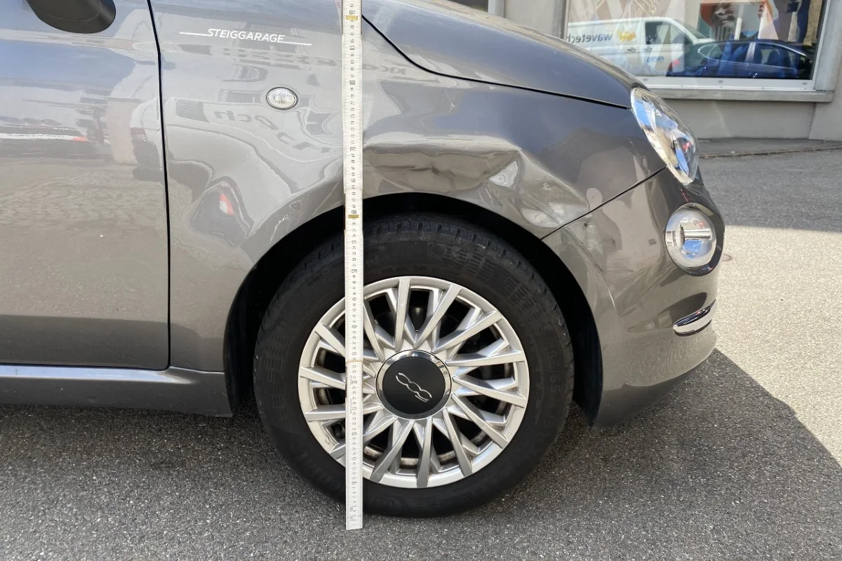 Stadt Schaffhausen - Unfall nach Überholmanöver - Verursacherfahrzeug haut ab!