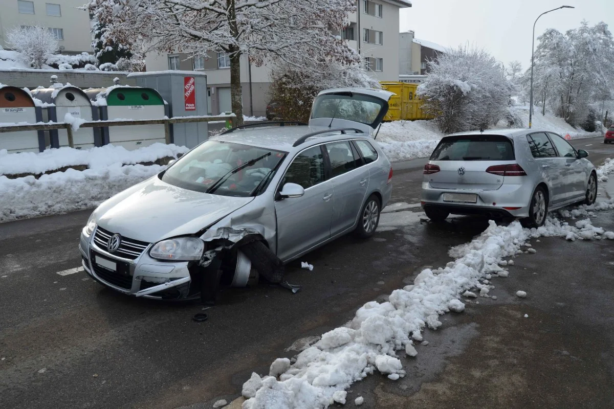 Sachschaden in Lustmühle AR - Auto gerät auf Gegenfahrbahn