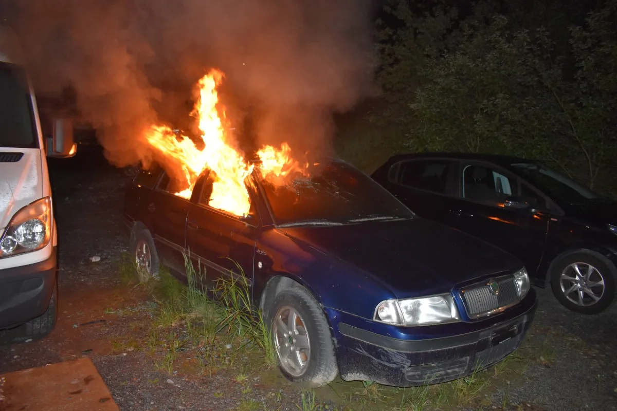 Gisikon - Root LU - Skoda geht in Flammen auf - Polizei geht von Brandstiftung aus