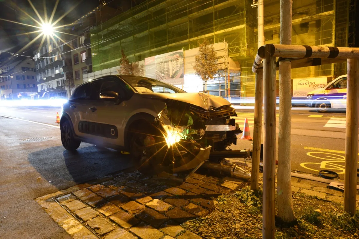 Basel - Unfall, Drogen, kein Ausweis und entwendetes Fahrzeug
