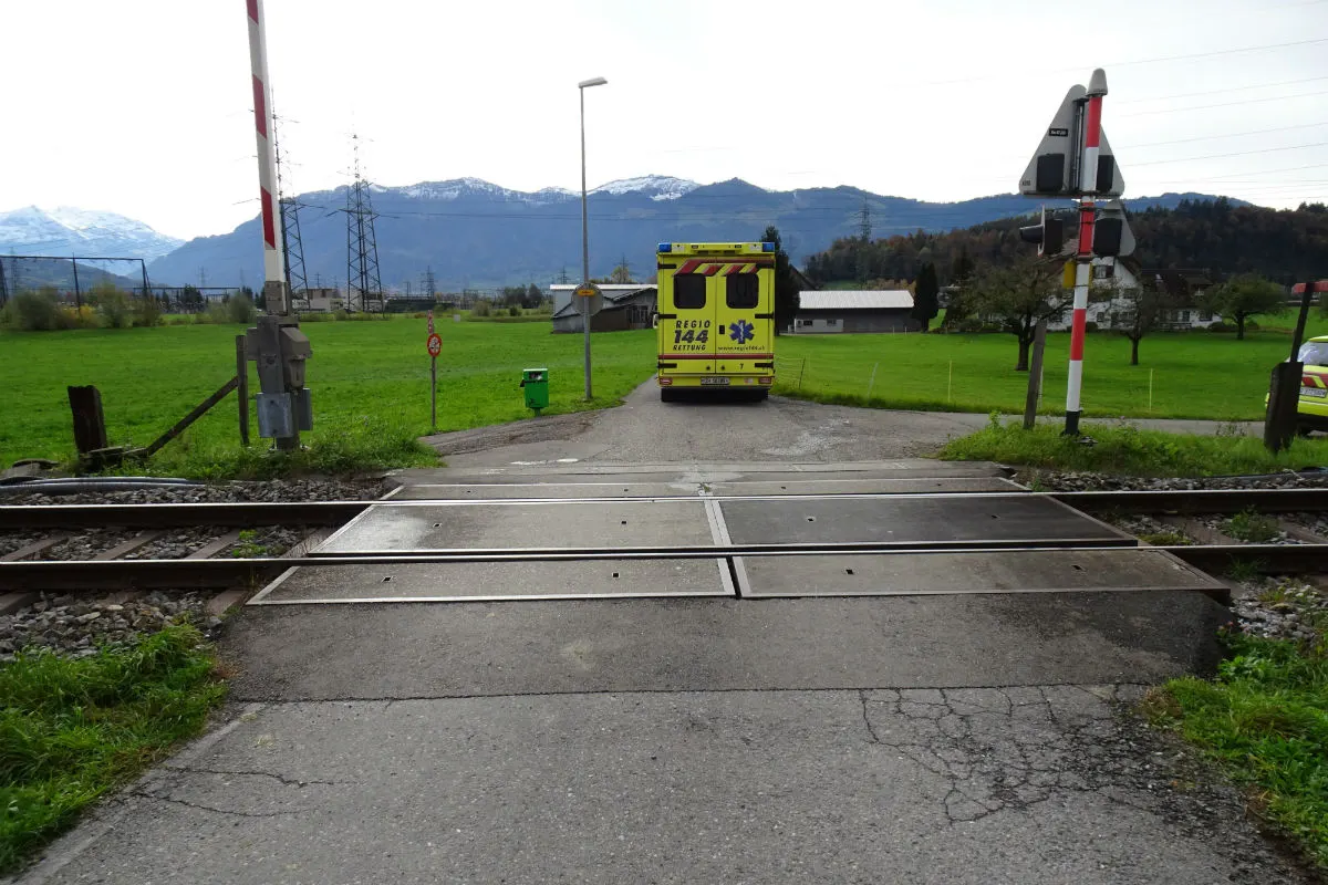 Uznach SG - Velofahrer auf Bahnübergang gestürzt - Zeugenaufruf