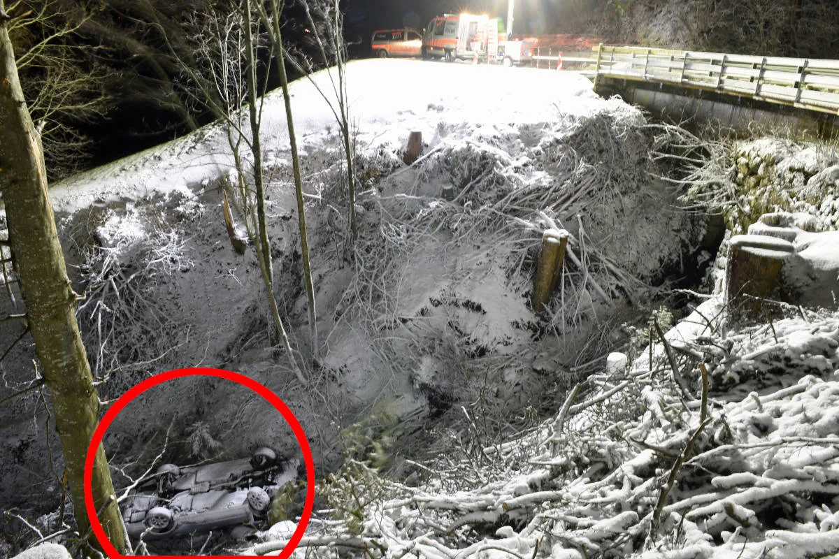 Entlebuch LU – Auto fällt in Bachbett
