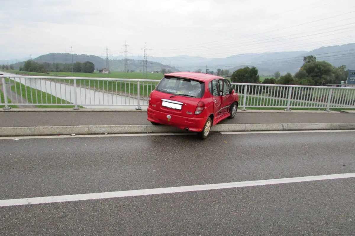 Bilten GL - Verkehrsunfall an der Autobahnausfahrt