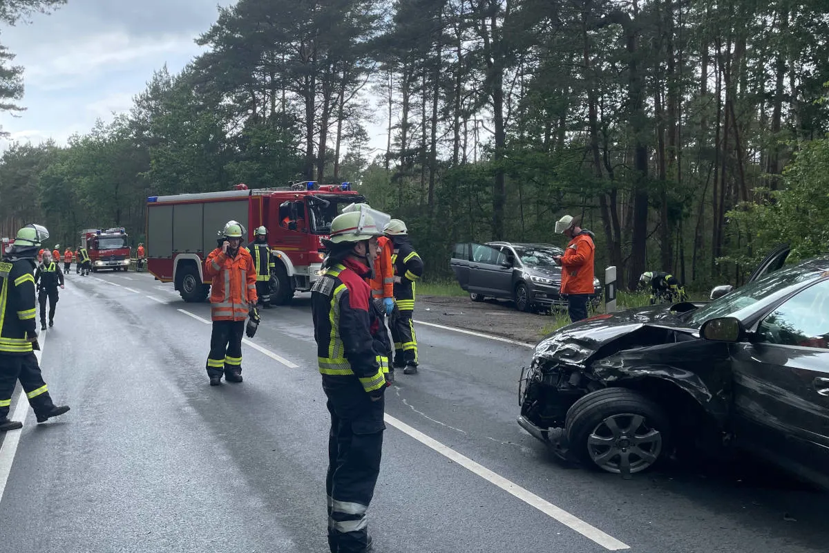 B493 Küsten – Bundesstraße nach schwerem Verkehrsunfall voll gesperrt