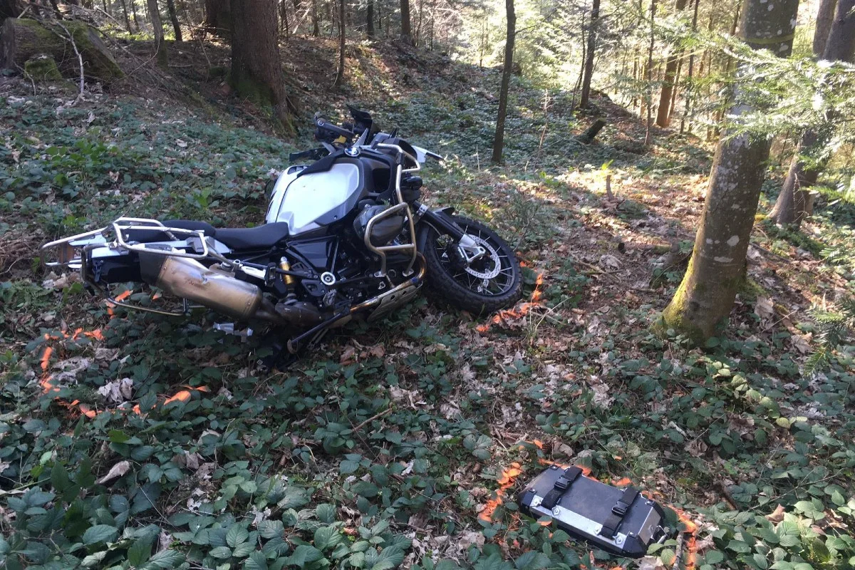 Oberägeri ZG - 44-jähriger Motorradfahrer bei Streifkollision verletzt