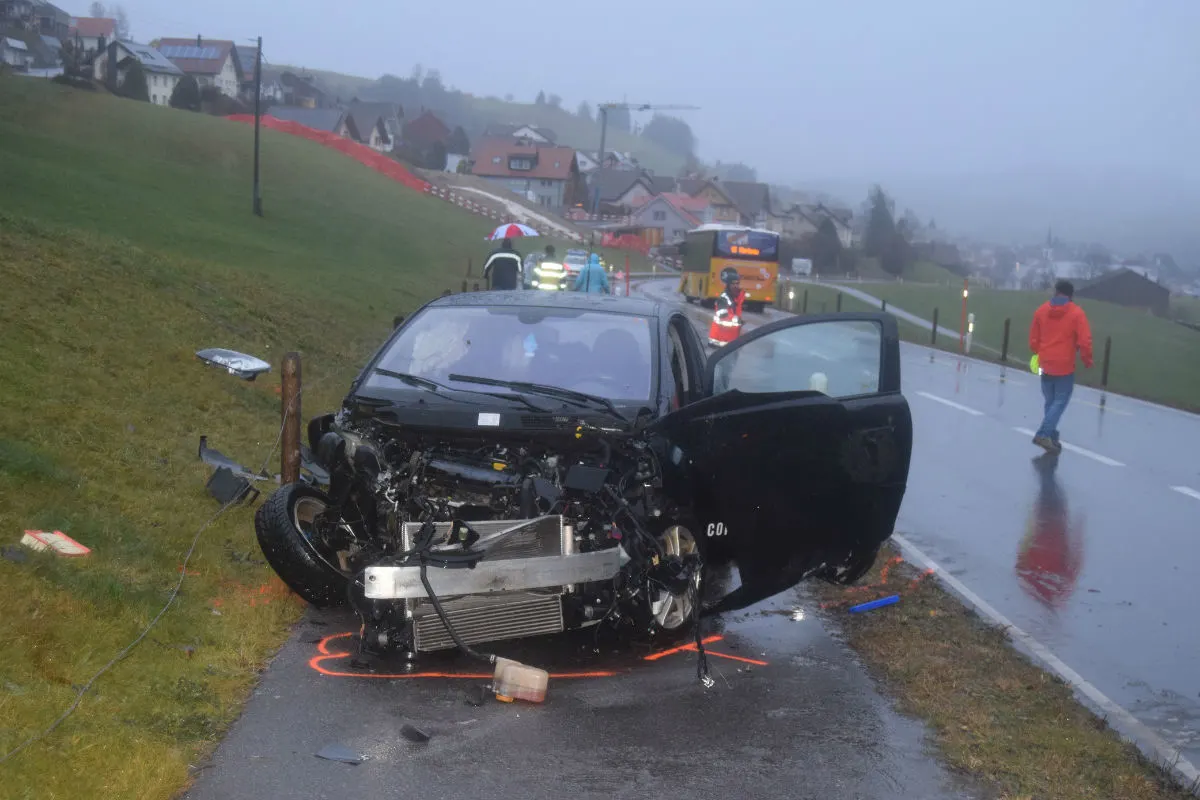 Waldstatt AR - Hoher Sachschaden bei Verkehrsunfall