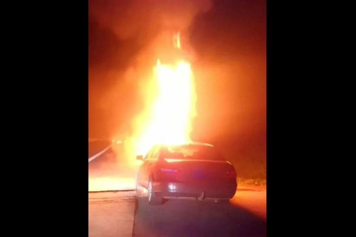 Auto geht in Flammen auf
