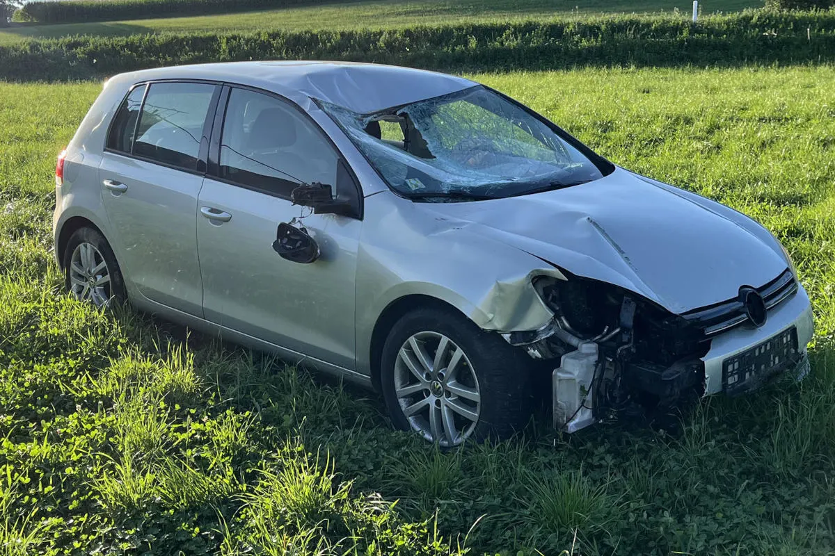 Eschenbach LU - Alkoholisierte Autofahrerin bei Selbstunfall leicht verletzt