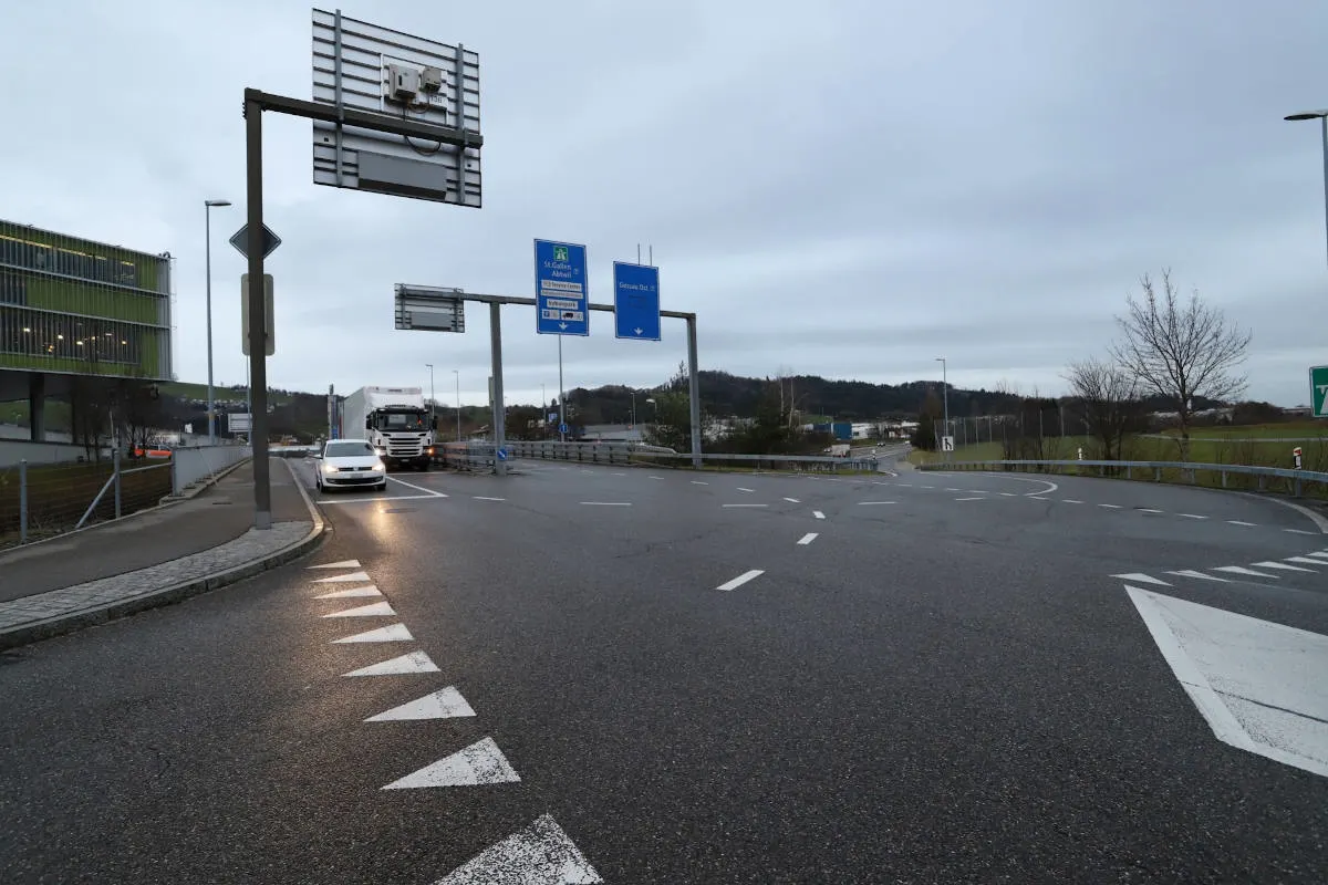 Zeugenaufruf St.Gallen SG: Kollision bei Verzweigung Hafnersbergstrasse