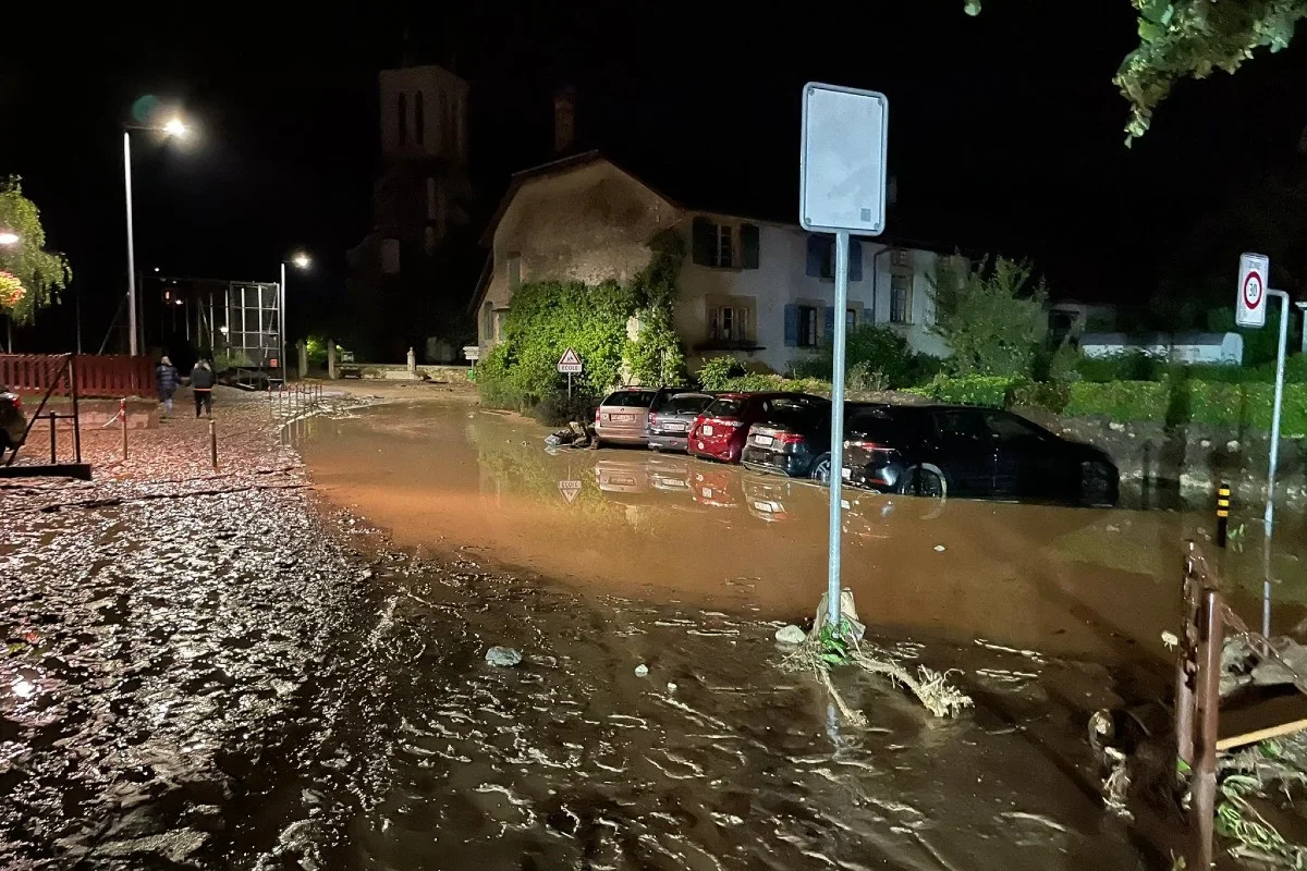 Heftige Gewitter mit grossen Hochwasserschäden bei Cressier NE und Frochaux NE!