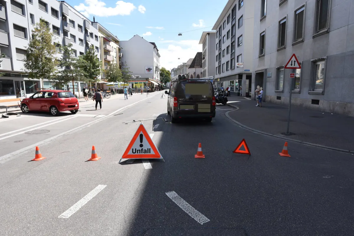 Stadt Basel - Claragraben rund eine Stunde nach Unfall gesperrt –