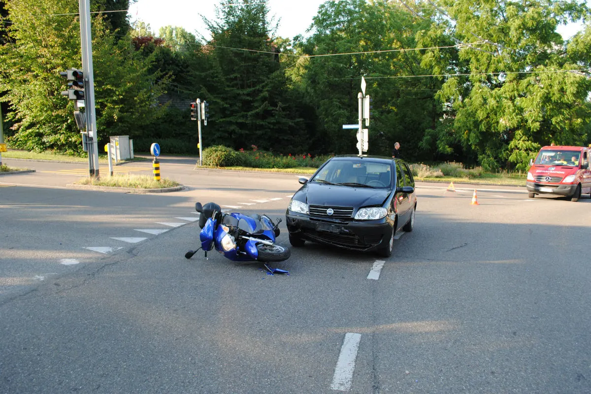 Schaffhausen SH - Auto und Roller zusammengestossen