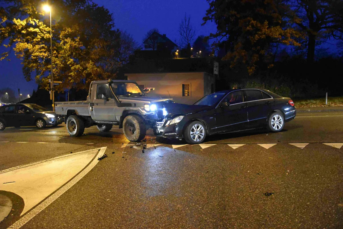 Jona SG - Auto und Lieferwagen zusammengeprallt - Zeugenaufruf
