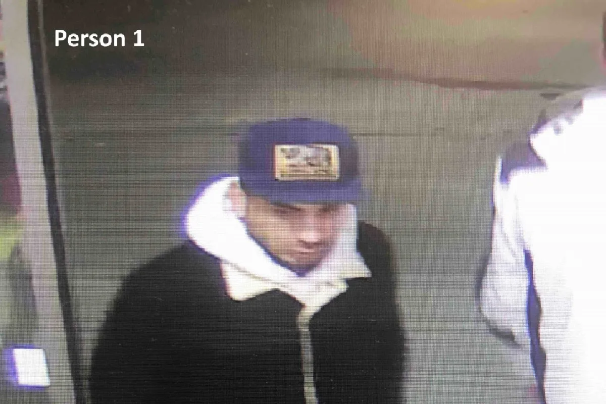 Buchs SG -  Öffentlichkeitsfahndung nach Gelddiebstahl aus Tankstelle 