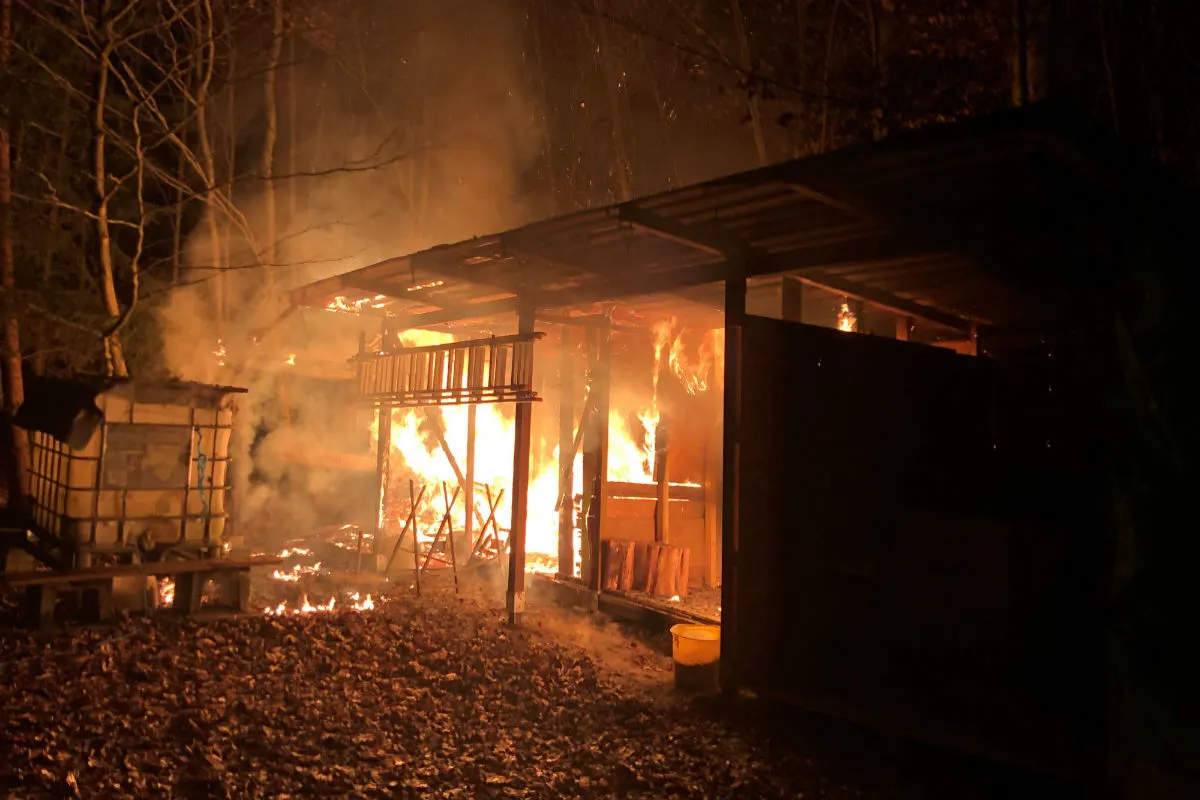Hausen AG - Holzschuppen in Brand geraten - Zeugenaufruf