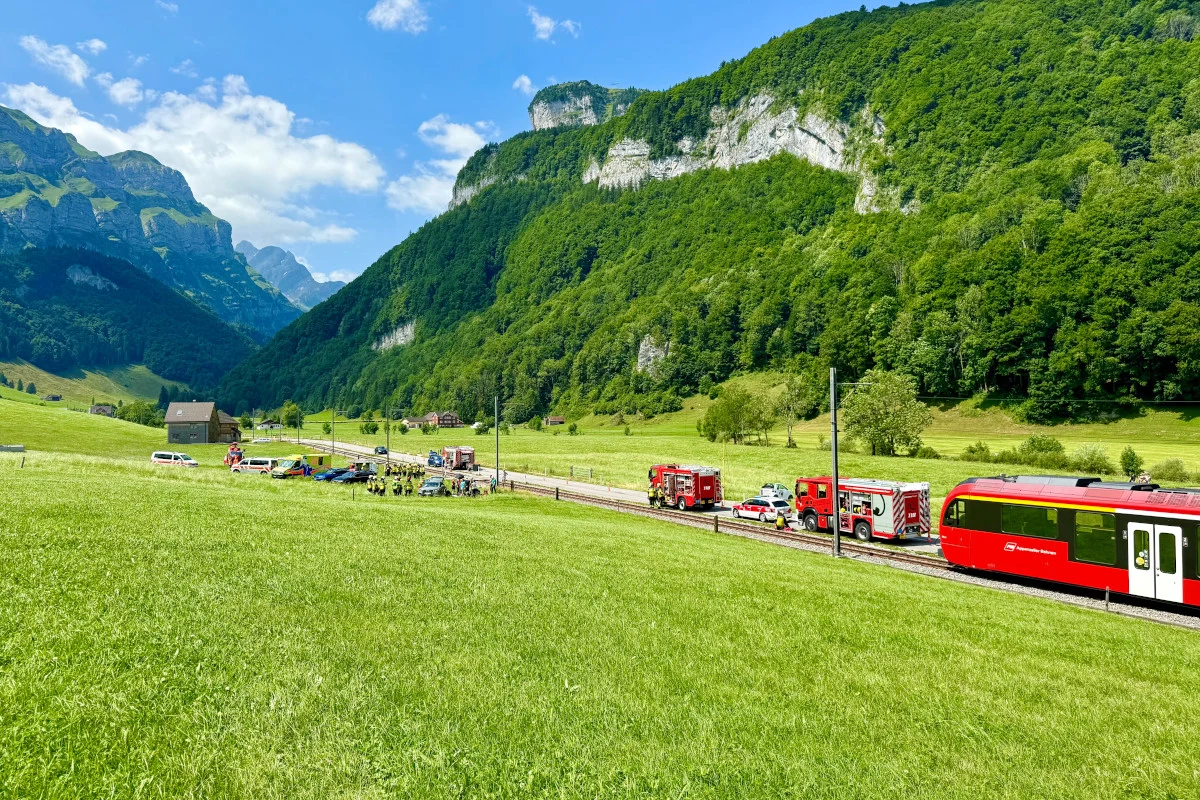 Wasserauen AI – Auto kollidiert mit Zug der Appenzeller Bahnen