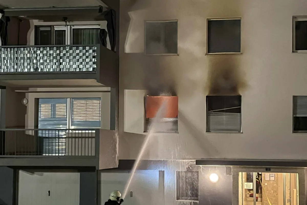 Villars-sur-Glâne FR - Brand in Mehrfamilienhaus - Strasse musste gesperrt werden