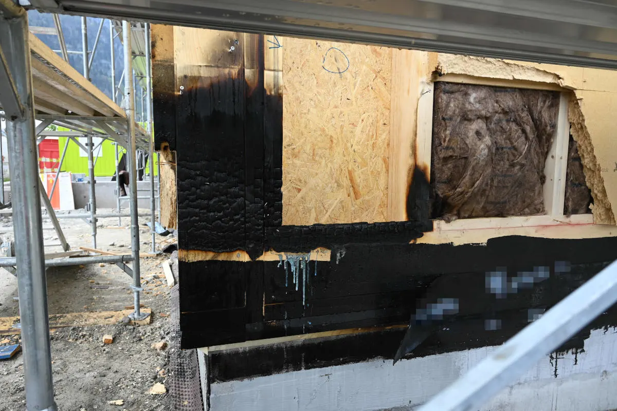 Bad Ragaz SG – Schweissarbeiten lösen Mottbrand an Fassade aus