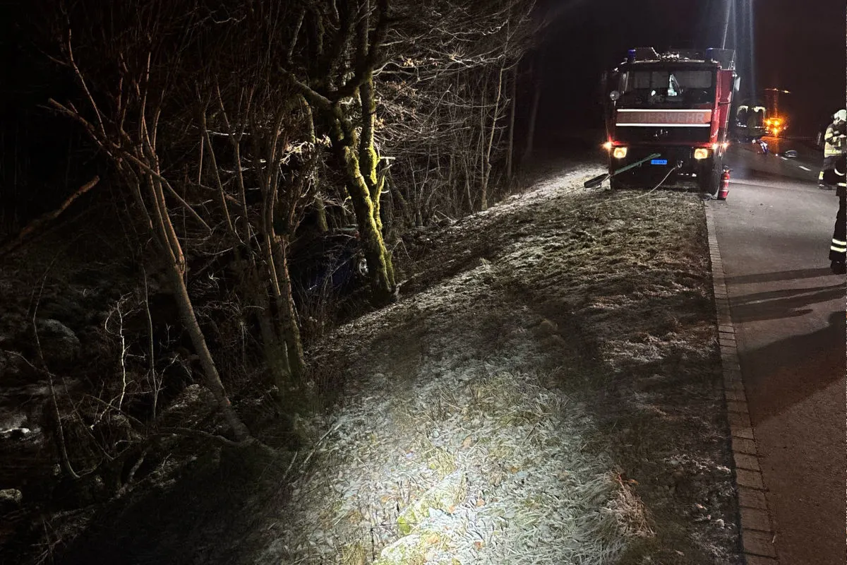 Erschwil SO – Auto rutscht bei Unfall in Böschung