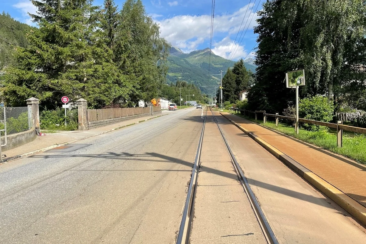 Le Prese GR - Motorradfahrer auf einem Bahngleis gestürzt 