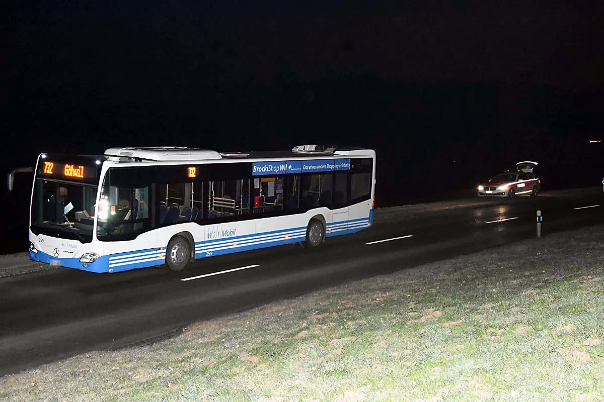 Alkohol war im Spiel in Kirchberg SG - Frau nach Kollision mit Linienbus auf der Flucht!