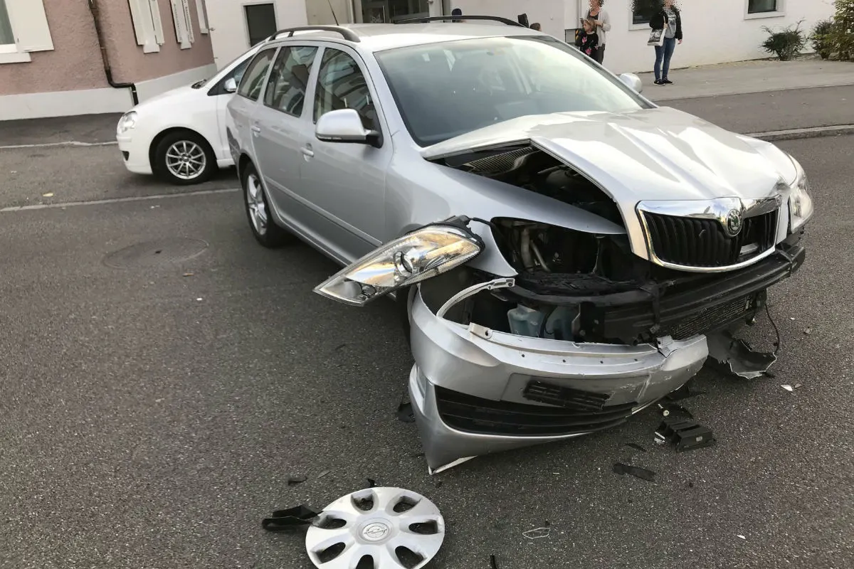 Liestal BL - Kollision zwischen zwei Personenwagen