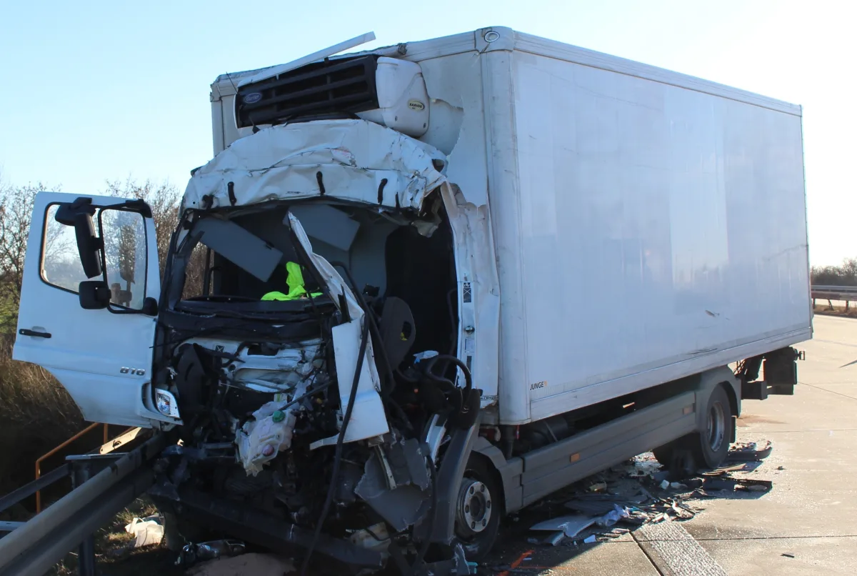 Tragischer Unfall auf derA9 bei Droyßig – Schwerer LKW-Unfall, eine Person tödlich verletzt
