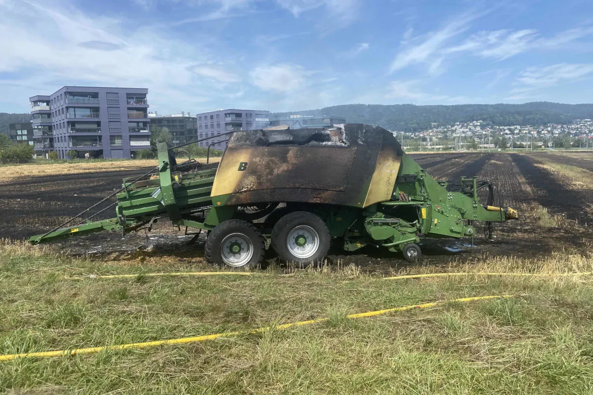 Spreitenbach AG – Ballenpresse in Brand geraten