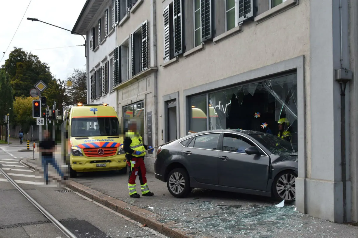 Unfall Solothurn SO - Bei Selbstunfall mit Auto drei Personen leicht verletzt