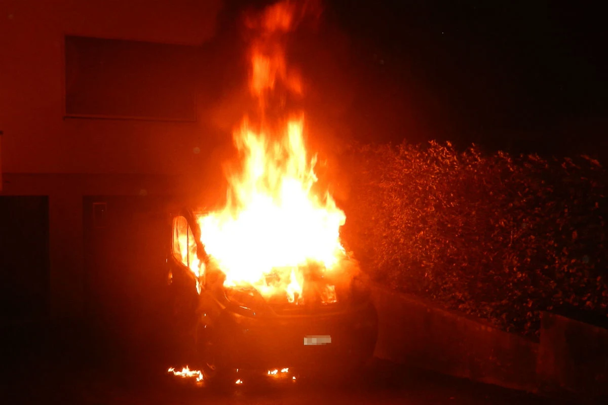 Frauenfeld TG - Lieferwagen in Flammen