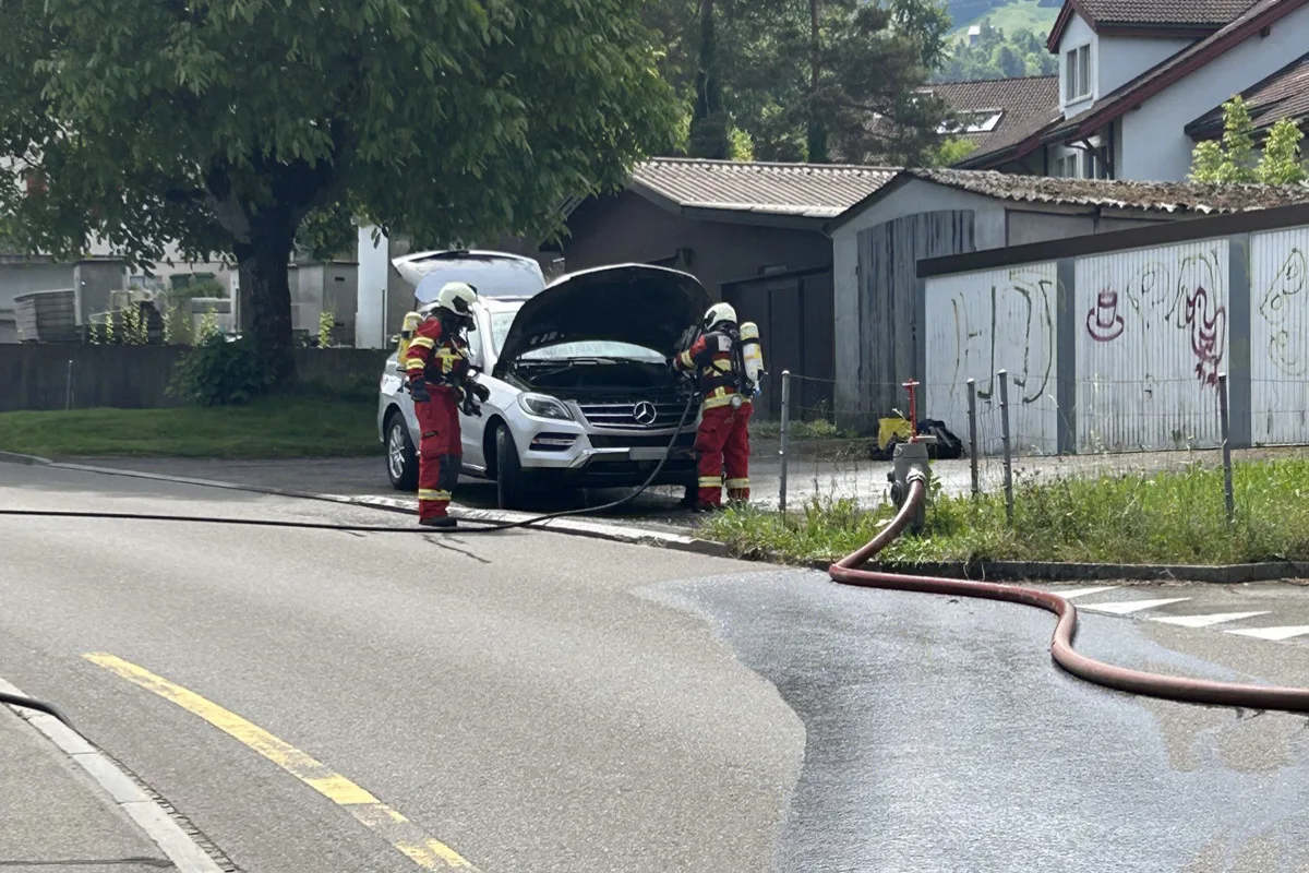 Altendorf SZ – Feuer im Motorenbereich 