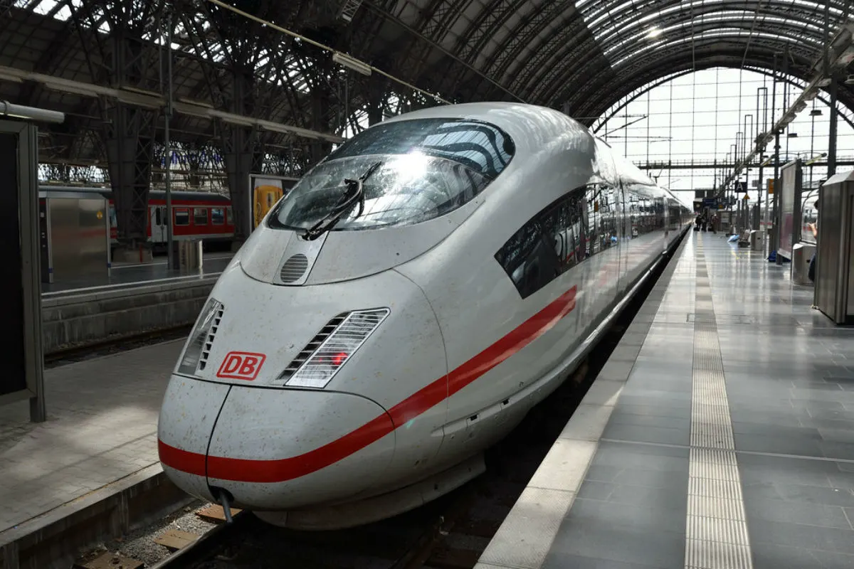 Sitzplatzreservierung im ICE artet zwischen zwei Frauen aus!
