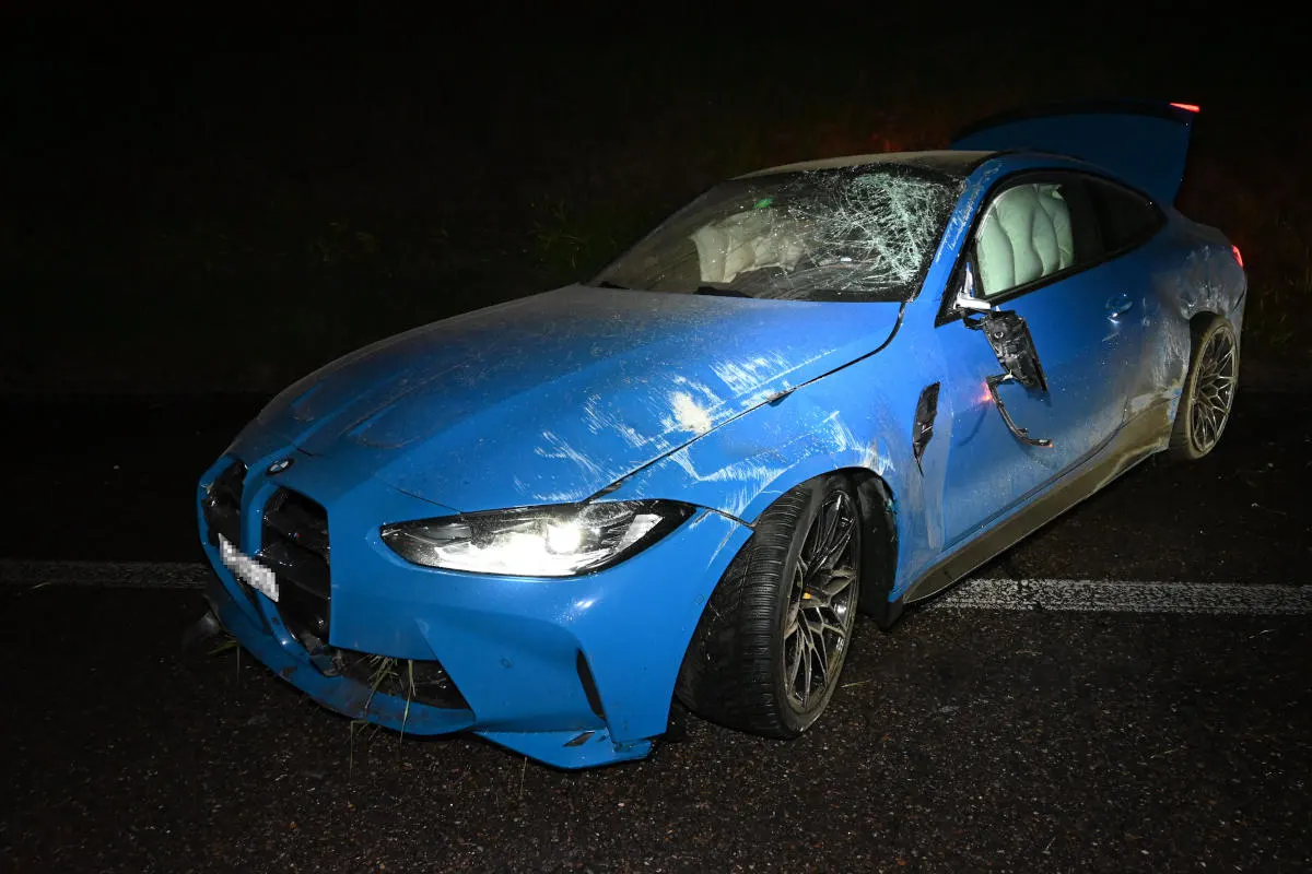 Au SG - Selbstunfall mit Auto auf Autobahn