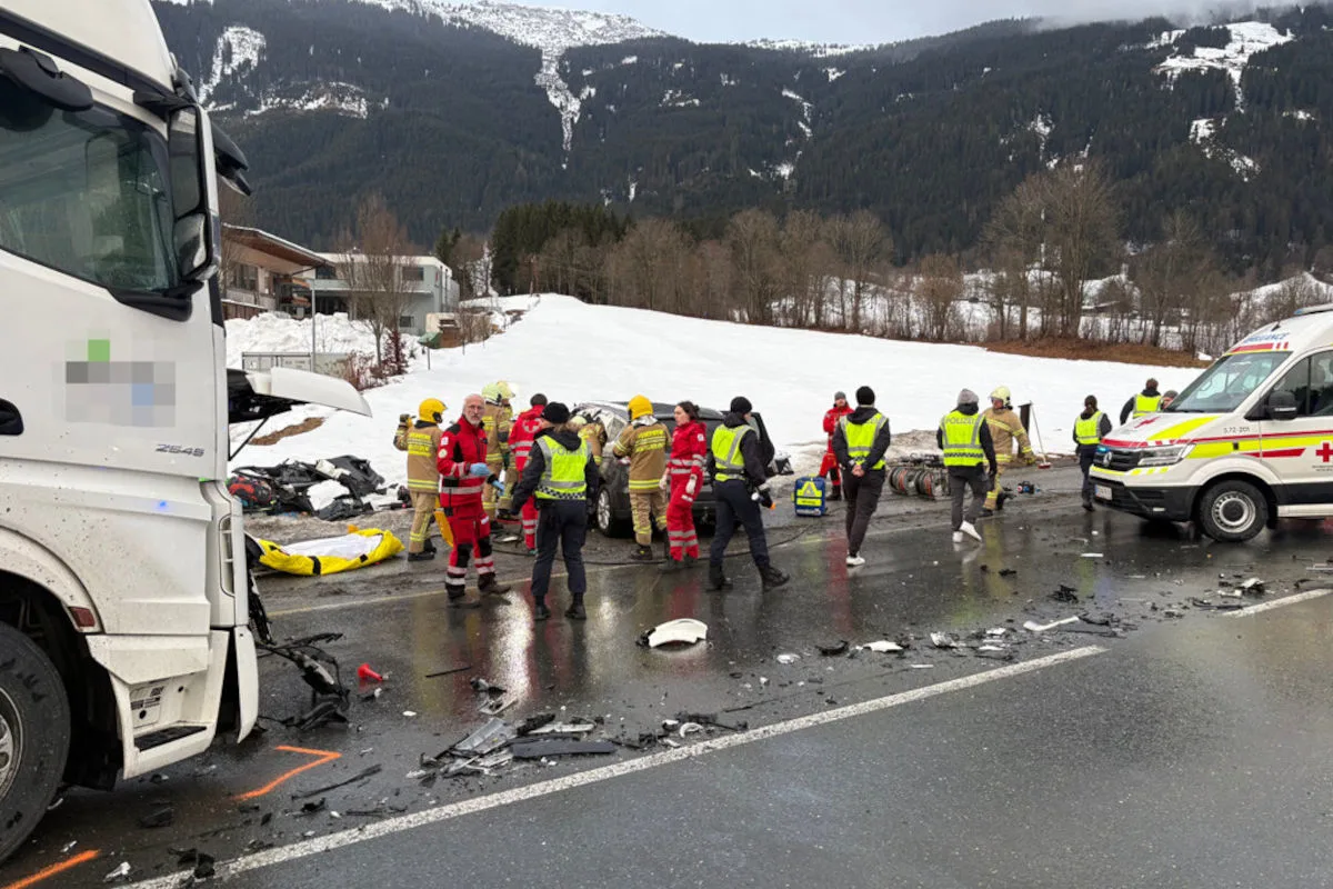 Saalfelden – Drei Verletzte bei Unfall mit Lkw