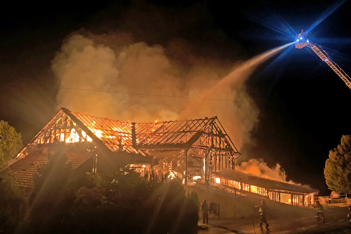 Brand in Romont FR – Bauernhaus von Flammen zerstört