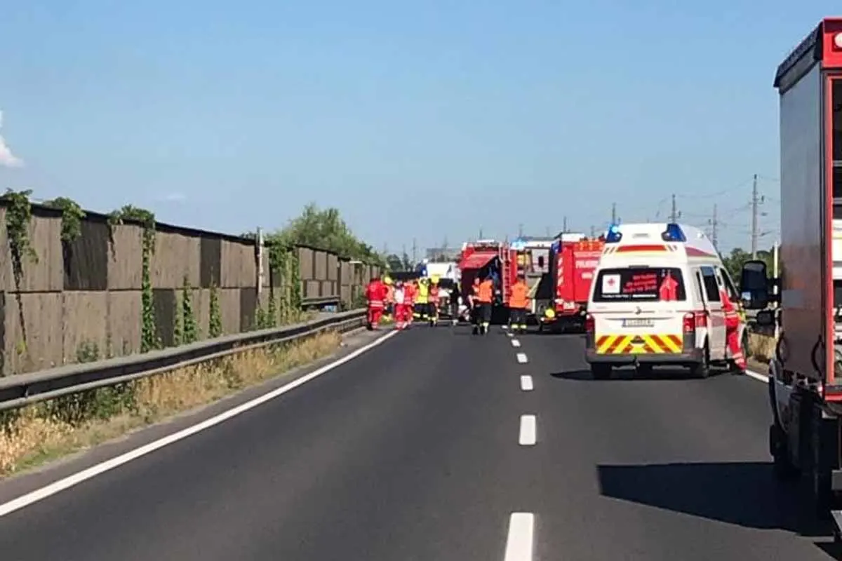 Asten - Neun Verletzte nach Horrorcrash - Mehrere Kinder verletzt!