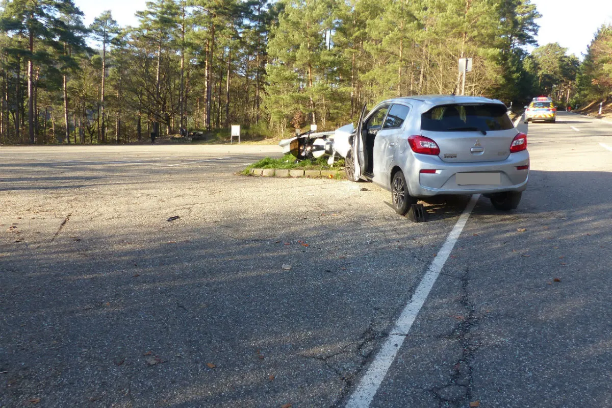 Lindenberg - Motorradfahrer stösst mit Auto zusammen