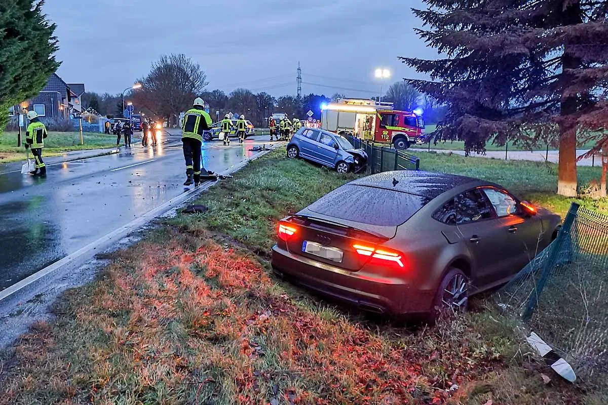 Dramatische Szene in Herford - Verkehrsunfall mit drei beteiligten PKW