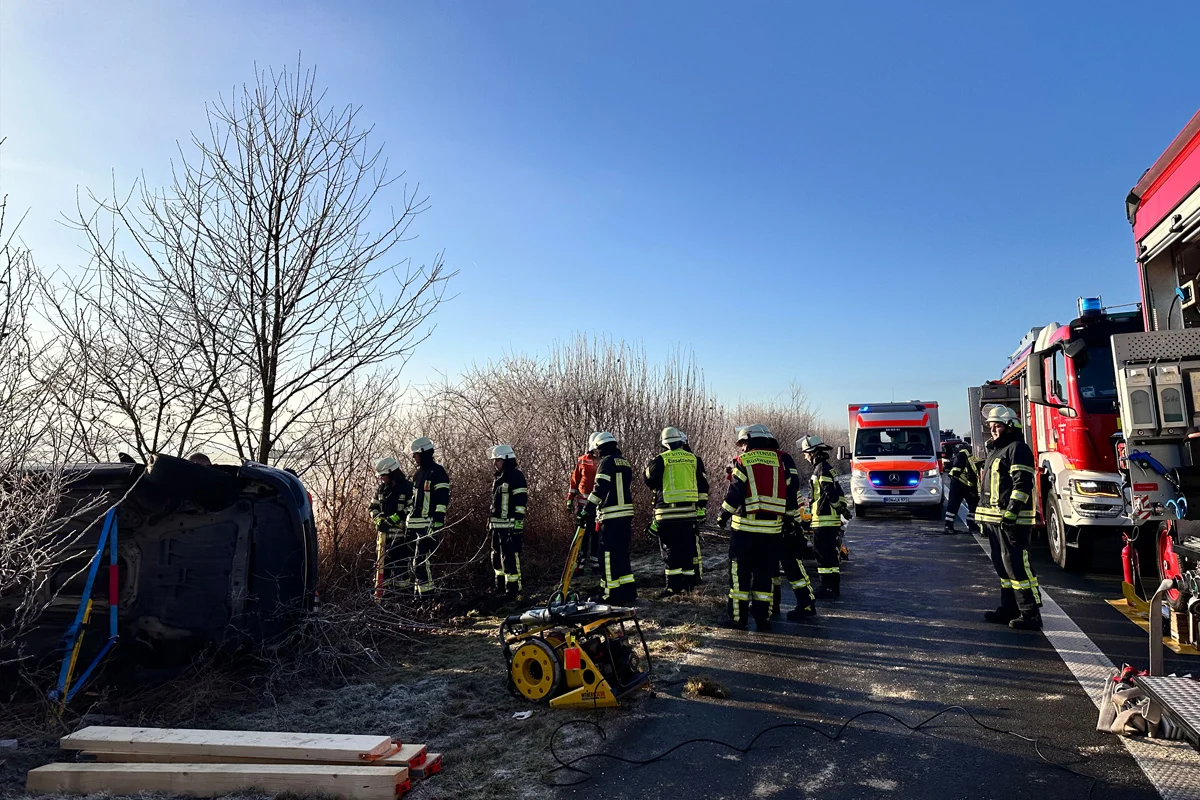 A1 Sittensen – Fahrerin nach schwerem Unfall eingeklemmt