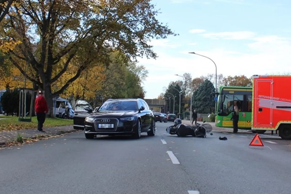 Oberhausen NW – Rollerfahrer bei Unfall mit Audi verletzt