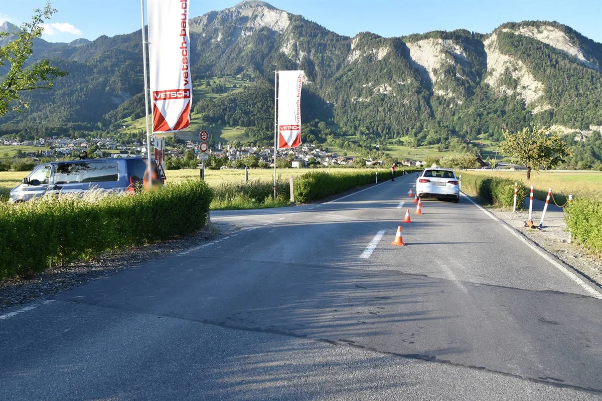Malans GR – Kind springt in Auto