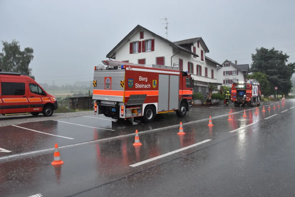Steinach SG - Fassade wohl wegen Zigarettenstummel in Brand geraten