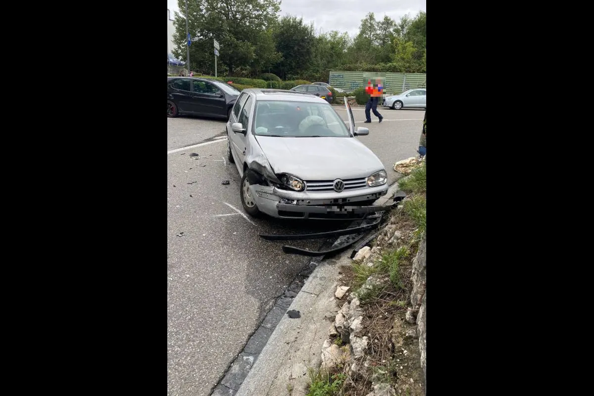 Heftiger Unfall in Laufen BL – Kollision zwischen zwei Personenwagen