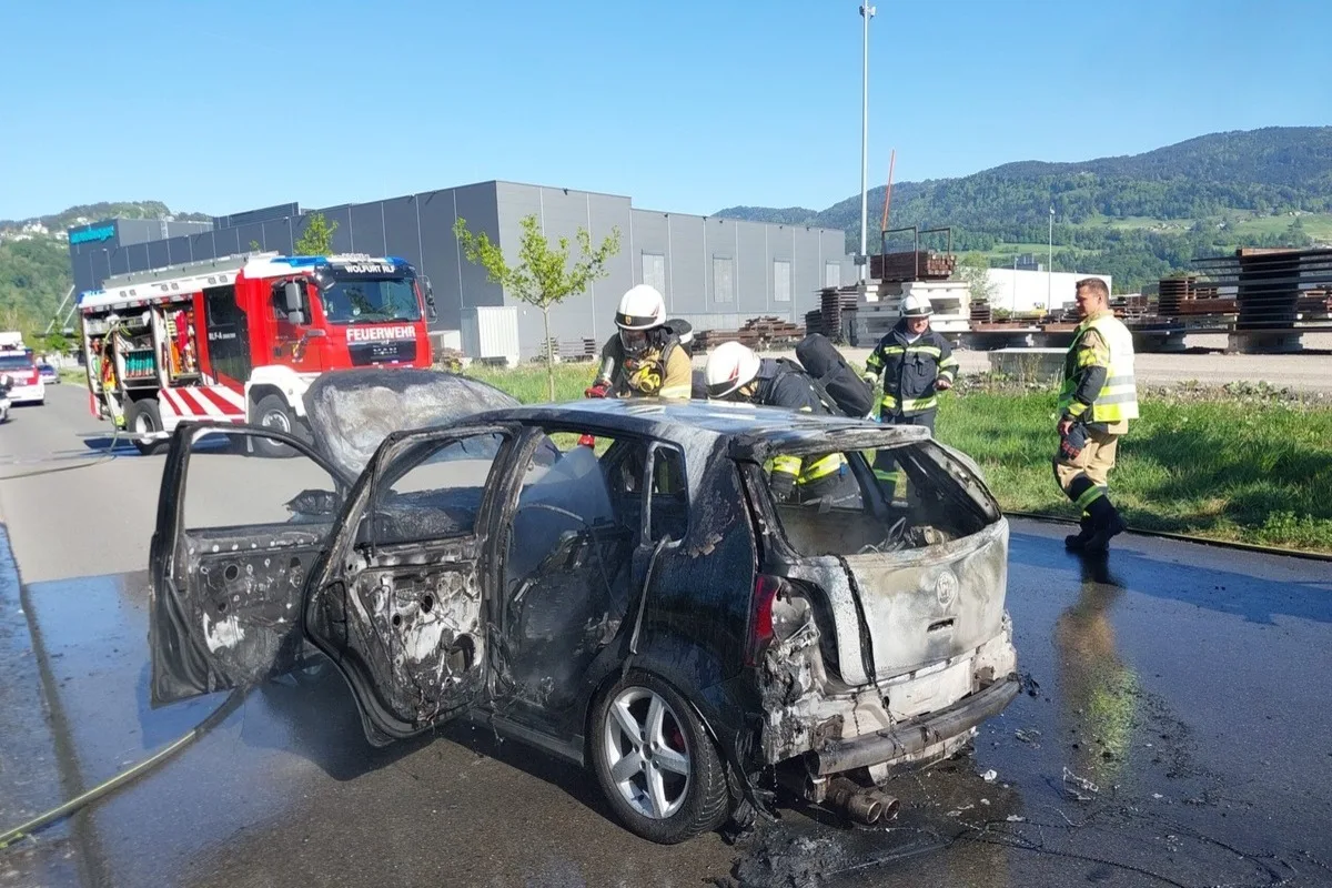 Wolfurt – Brennendes Auto rollt 50 Meter weiter