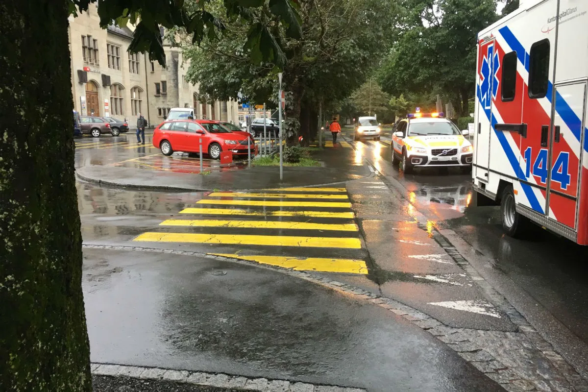 Glarus GL - 51-Jährige auf dem Fussgängerstreifen verletzt